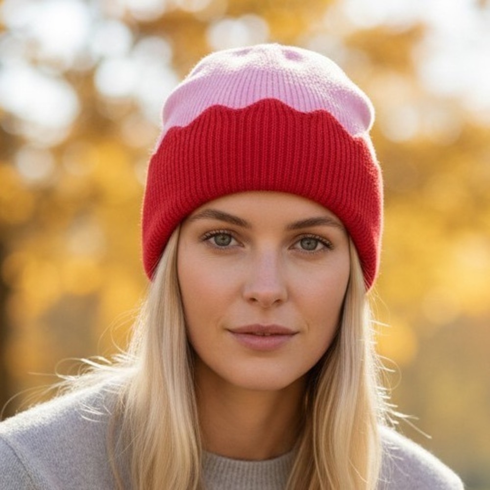 Shiraleah Melodie Two-Tone Scalloped Beanie Red Pink Women One Size‎ NWT